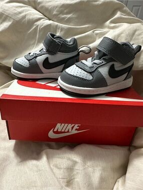 Nike Toddler Gray, White & Black Velcro Sneakers
